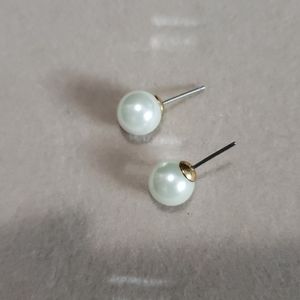Pearl studs